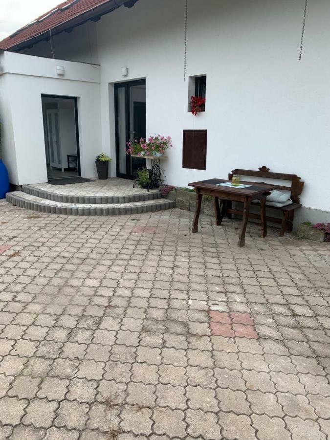 Tolarova Apartman Pardubice Zewnętrze zdjęcie