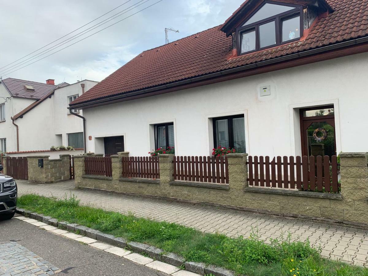 Tolarova Apartman Pardubice Zewnętrze zdjęcie
