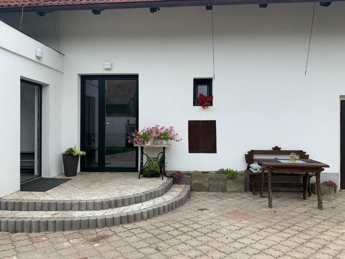 Tolarova Apartman Pardubice Zewnętrze zdjęcie